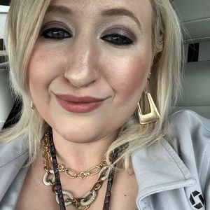 Meet your Posher, Renee